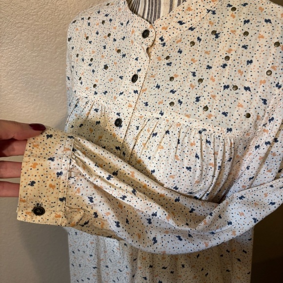 NWOT Blouse Medium Edge by Jen Rade Cream Button-Up Gold & Navy Ditzy pattern - Picture 9 of 16